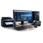 Moderner Büroarbeitsplatz mit Monitor, Rechner, Drucker und Telefon